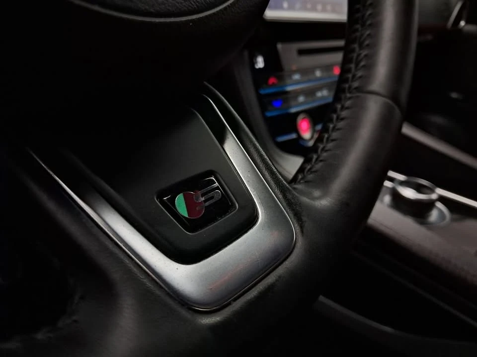 2019 Jaguar F-Pace - Image 16 of 20