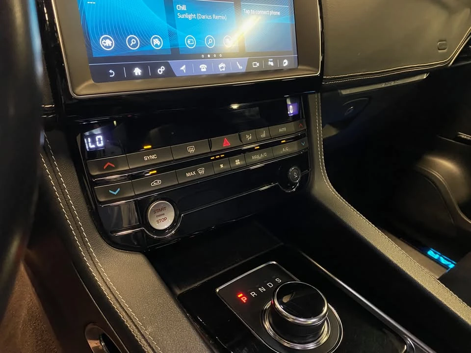 2019 Jaguar F-Pace - Image 15 of 20