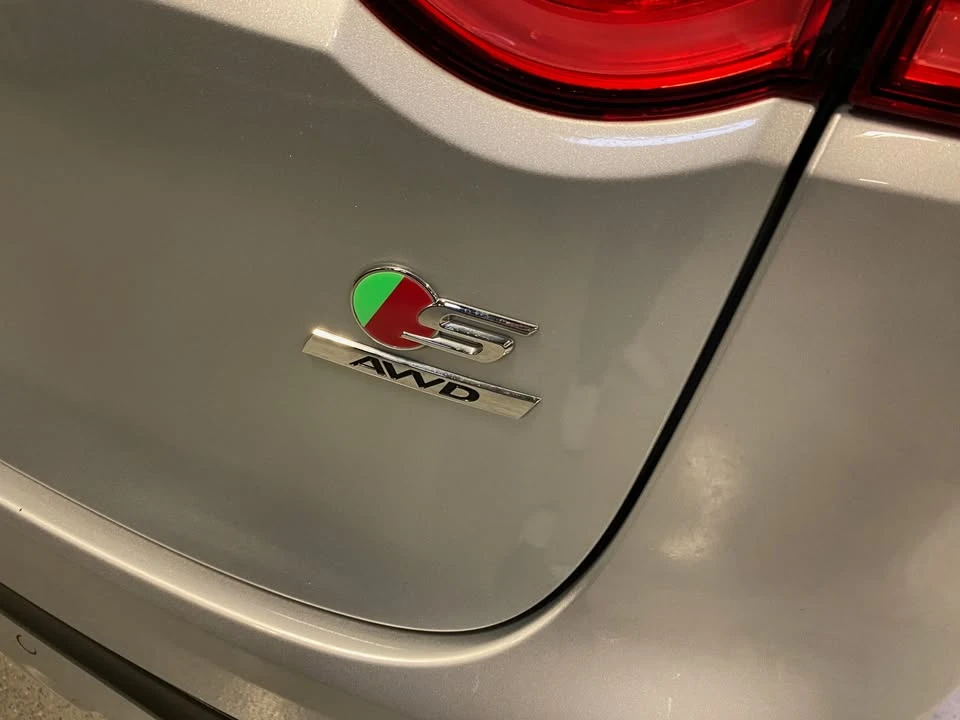 2019 Jaguar F-Pace - Image 8 of 20