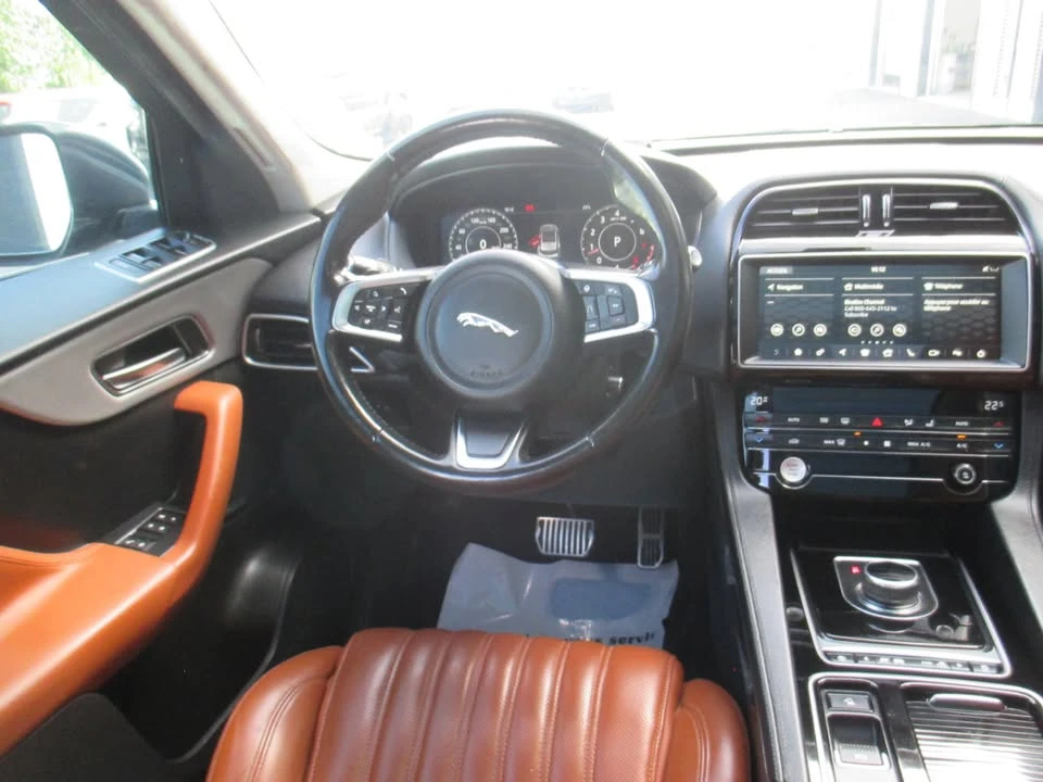2019 Jaguar F-Pace - Image 10 of 20