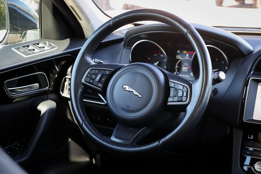 2019 Jaguar F-Pace - Image 14 of 20