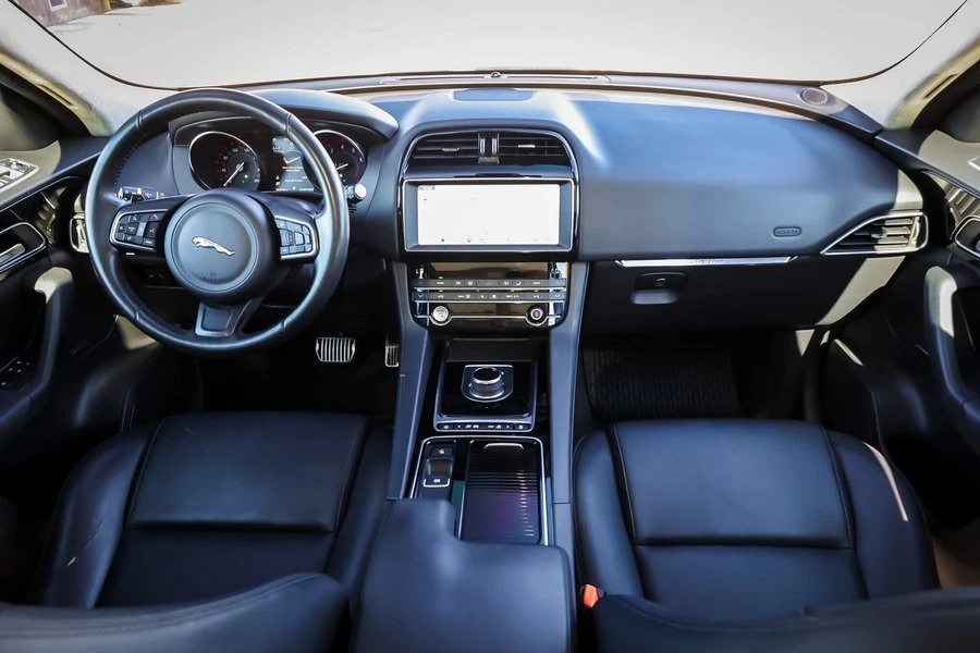 2019 Jaguar F-Pace - Image 13 of 20