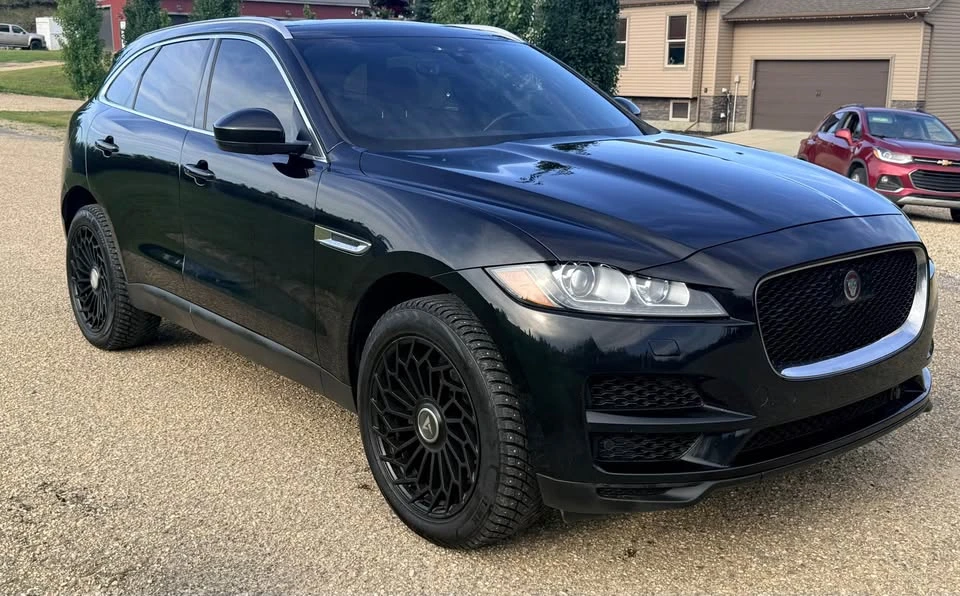 2019 Jaguar F-Pace - Image 2 of 13