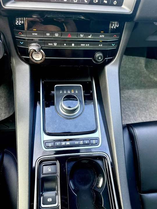 2019 Jaguar F-Pace - Image 6 of 13