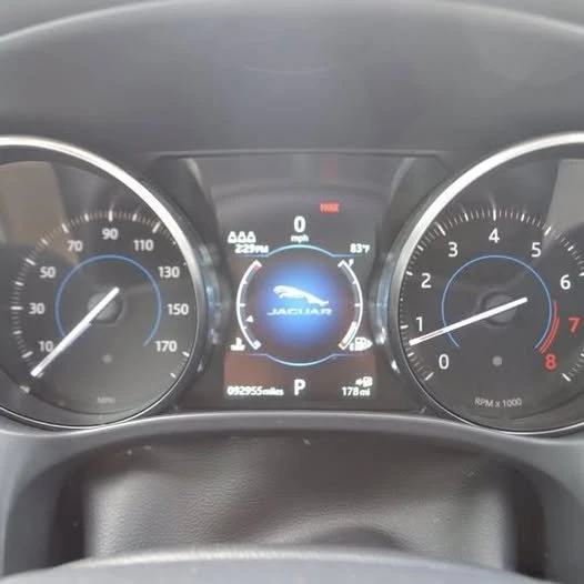 2019 Jaguar F-Pace - Image 13 of 17