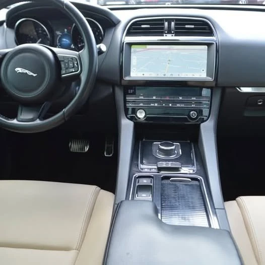 2019 Jaguar F-Pace - Image 8 of 17