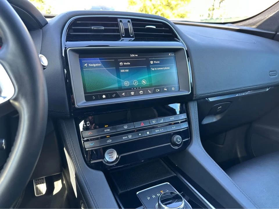 2019 Jaguar F-Pace - Image 14 of 17