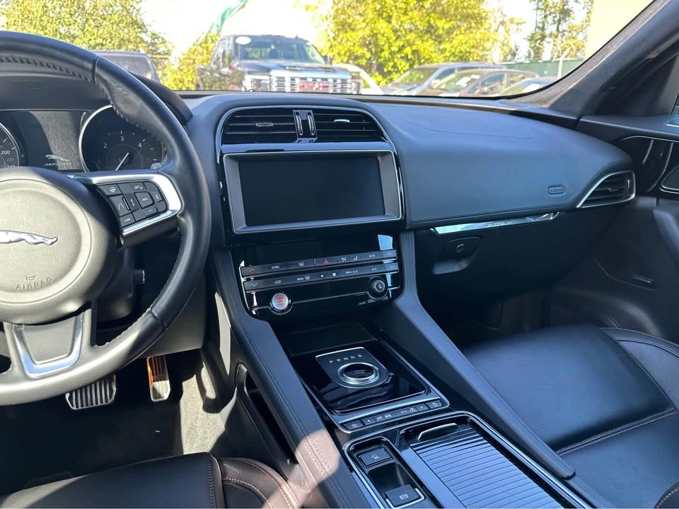 2019 Jaguar F-Pace - Image 11 of 17
