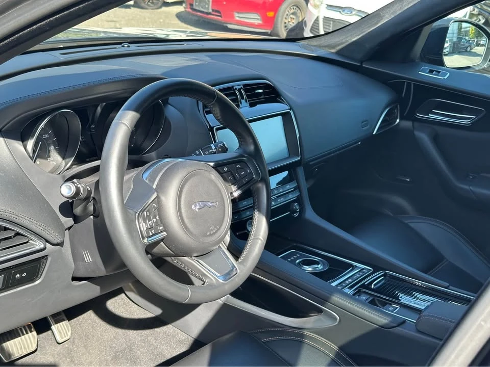 2019 Jaguar F-Pace - Image 8 of 17