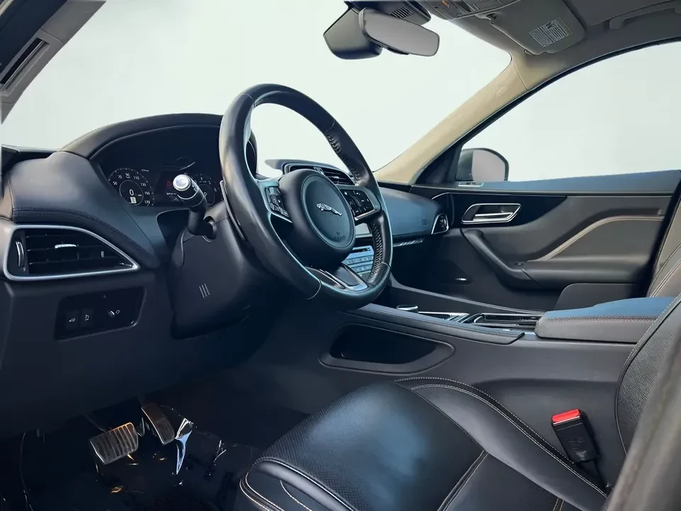 2019 Jaguar F-Pace - Image 2 of 20
