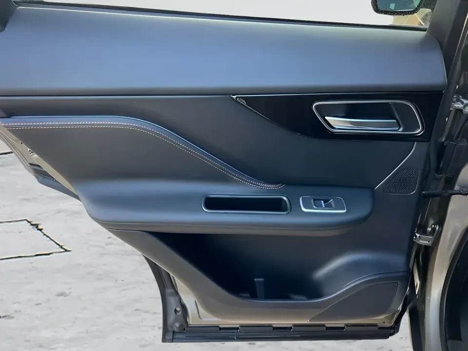 2019 Jaguar F-Pace - Image 18 of 20