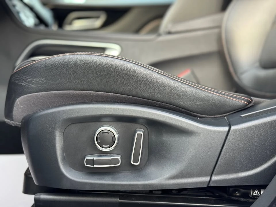 2019 Jaguar F-Pace - Image 9 of 19