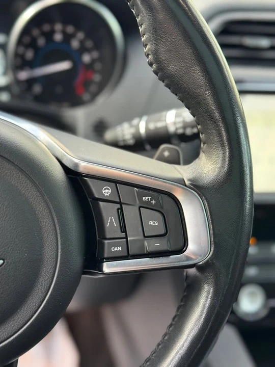 2019 Jaguar F-Pace - Image 15 of 20