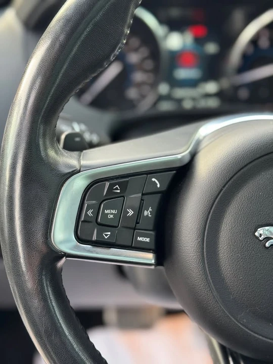 2019 Jaguar F-Pace - Image 6 of 11