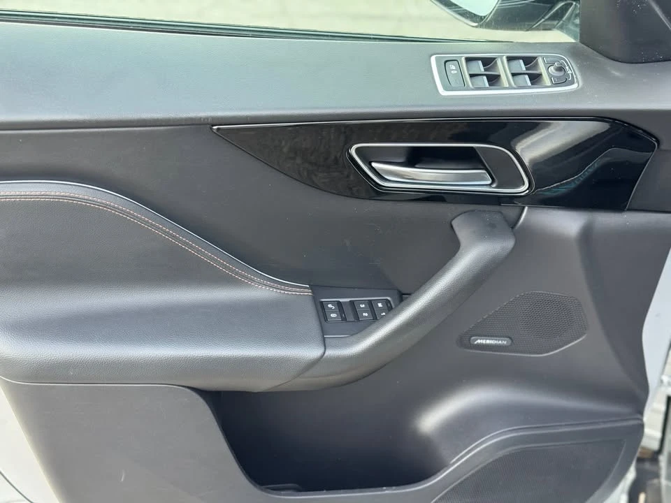 2019 Jaguar F-Pace - Image 8 of 20