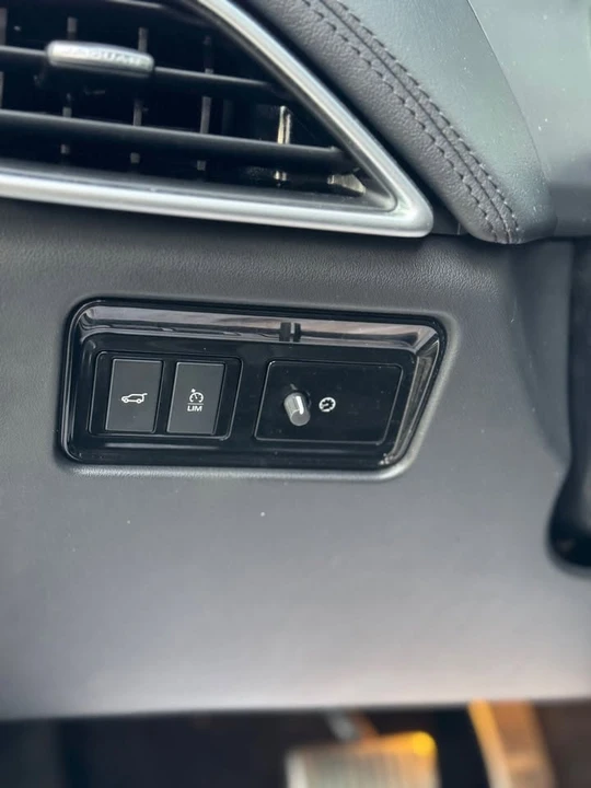 2019 Jaguar F-Pace - Image 5 of 11