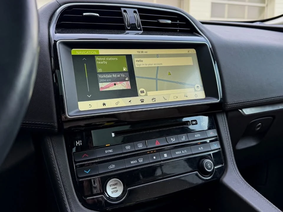 2019 Jaguar F-Pace - Image 12 of 13