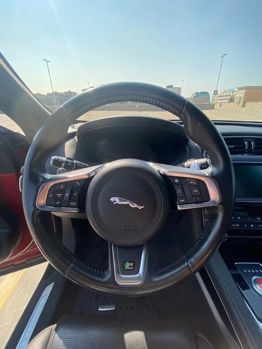 2019 Jaguar F-Pace - Image 11 of 20