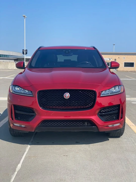 2019 Jaguar F-Pace - Image 2 of 20