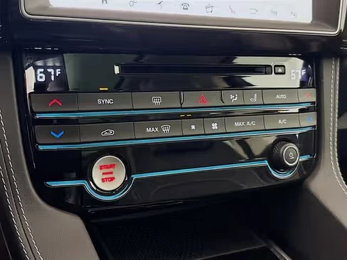 2019 Jaguar F-Pace - Image 17 of 19