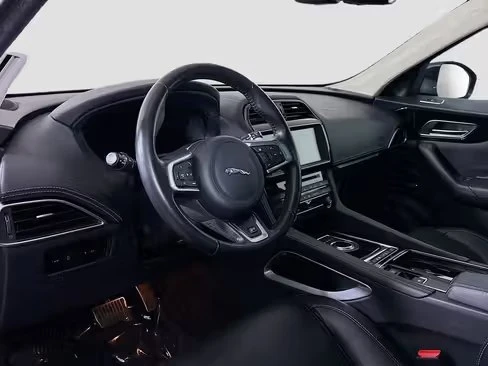 2019 Jaguar F-Pace - Image 9 of 19