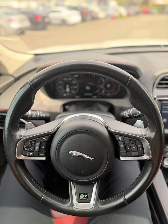 2019 Jaguar F-Pace - Image 17 of 19