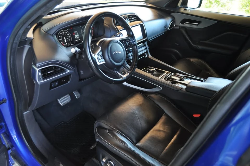 2019 Jaguar F-Pace - Image 11 of 19