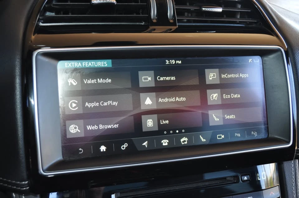 2019 Jaguar F-Pace - Image 16 of 19