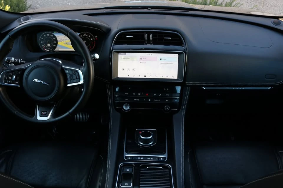 2019 Jaguar F-Pace - Image 12 of 20