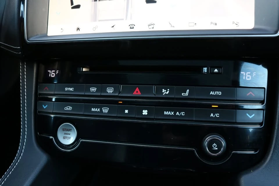 2019 Jaguar F-Pace - Image 14 of 20