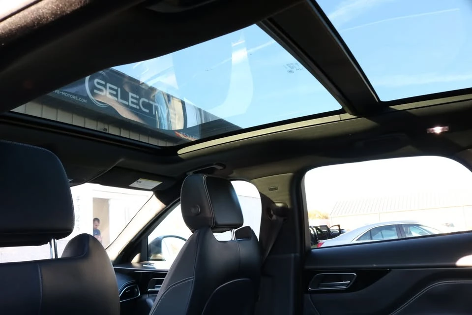 2019 Jaguar F-Pace - Image 11 of 17