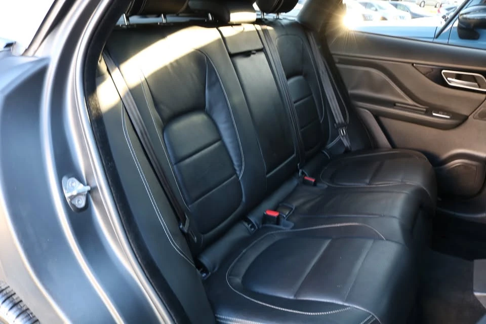 2019 Jaguar F-Pace - Image 14 of 17