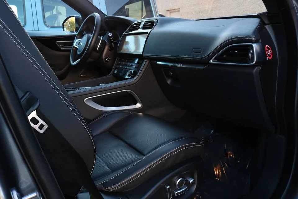 2019 Jaguar F-Pace - Image 16 of 17