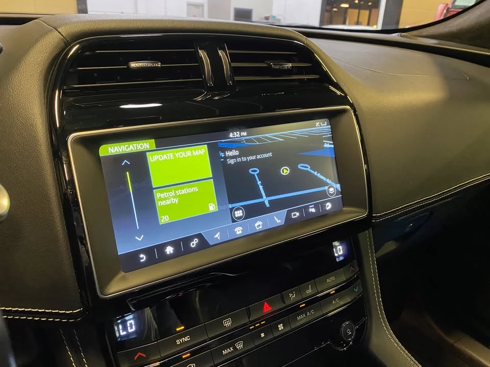 2019 Jaguar F-Pace - Image 7 of 15
