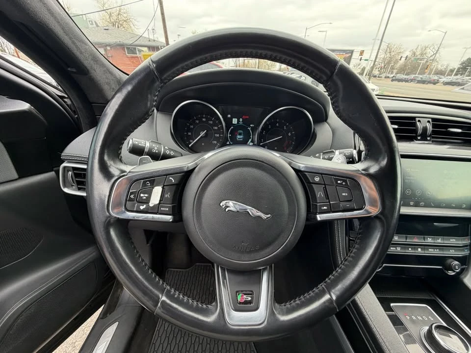 2019 Jaguar F-Pace - Image 12 of 19