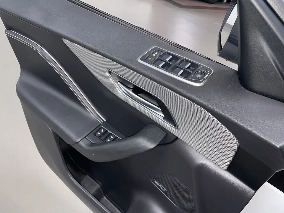 2019 Jaguar F-Pace - Image 12 of 20