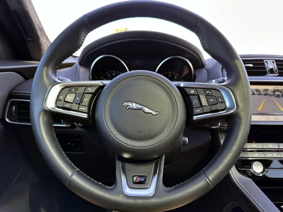 2019 Jaguar F-Pace - Image 14 of 15