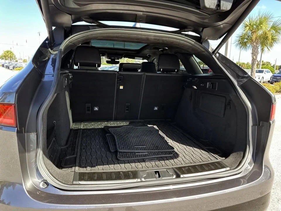2019 Jaguar F-Pace - Image 8 of 15