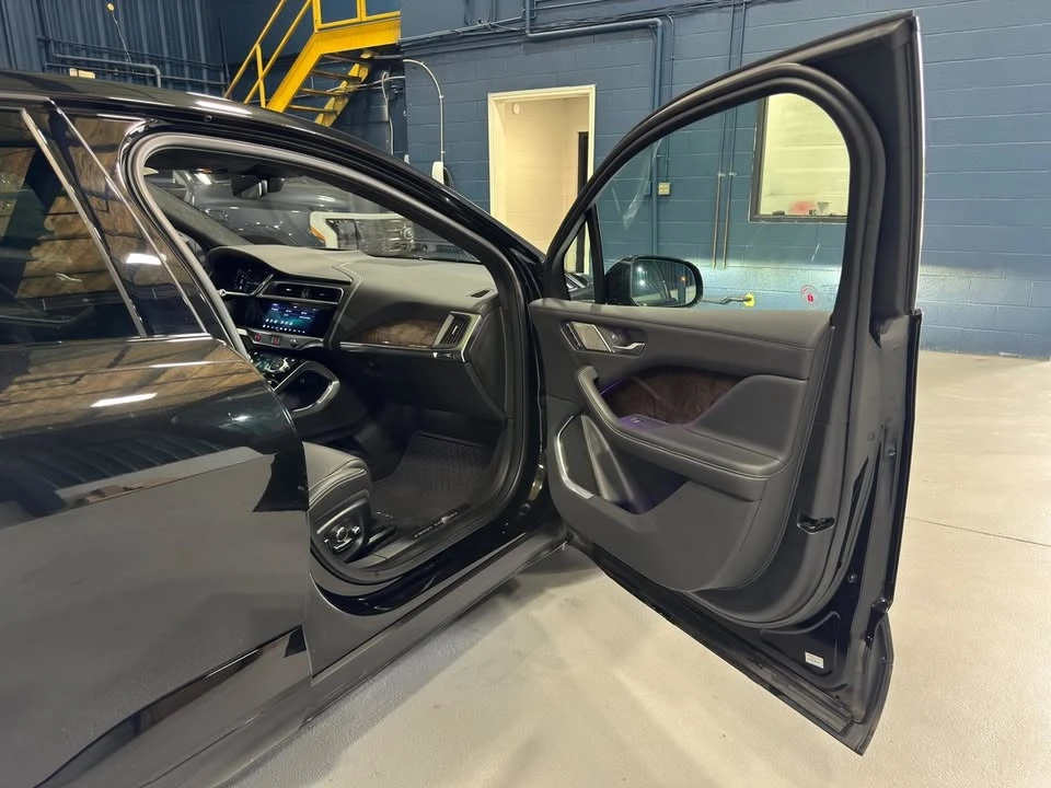 2019 Jaguar I-Pace - Image 11 of 19