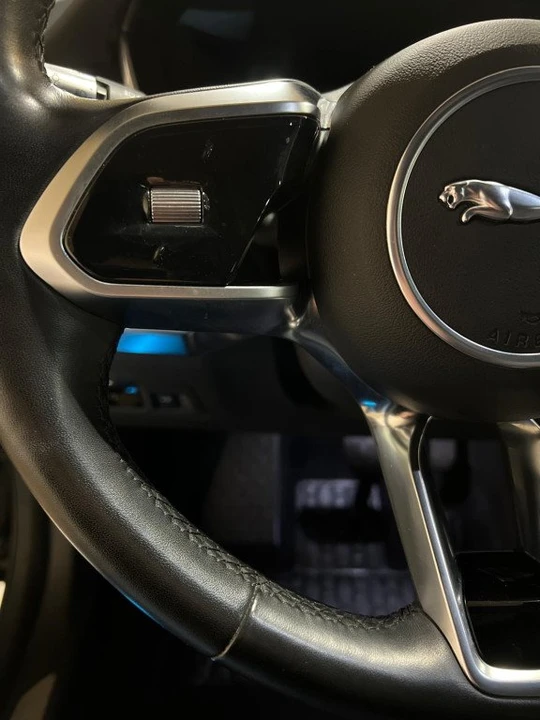 2019 Jaguar I-Pace - Image 13 of 19