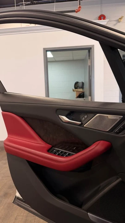 2019 Jaguar I-Pace - Image 11 of 16