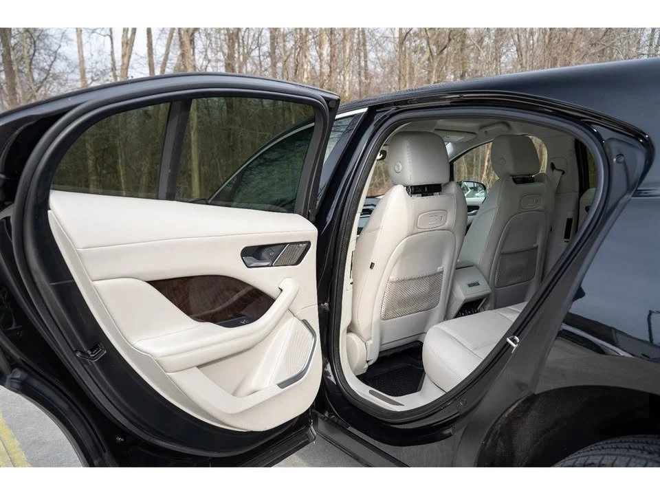 2019 Jaguar I-Pace - Image 13 of 18