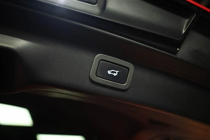 2019 Jaguar I-Pace - Image 8 of 20