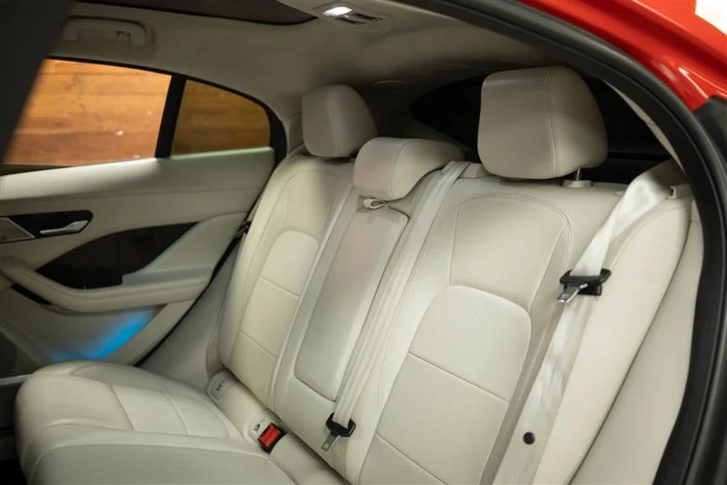 2019 Jaguar I-Pace - Image 13 of 20