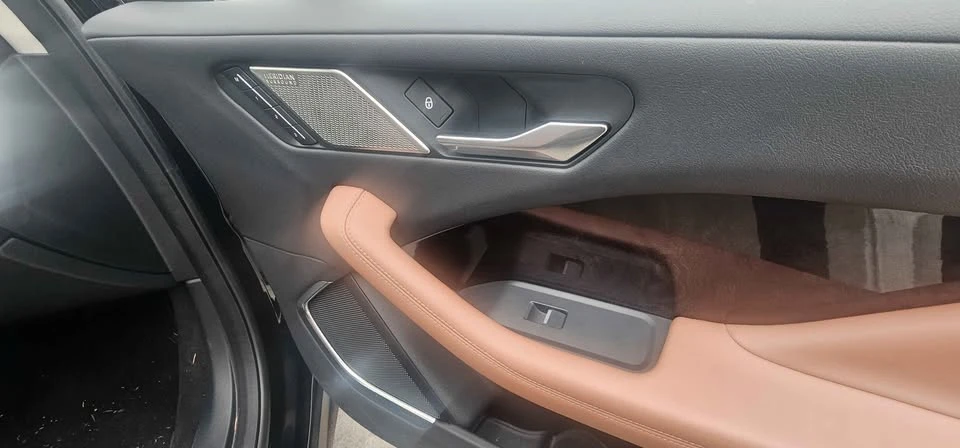 2019 Jaguar I-Pace - Image 11 of 19