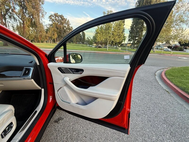 2019 Jaguar I-Pace - Image 13 of 16
