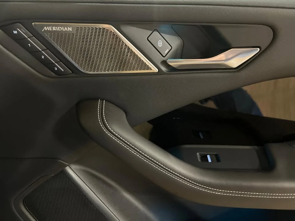 2019 Jaguar I-Pace - Image 13 of 14