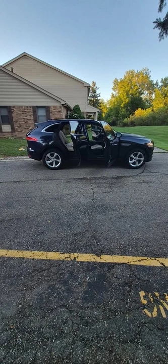 2019 Jaguar F-Pace - Image 8 of 10