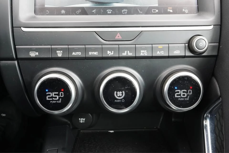 2019 Jaguar E-Pace - Image 13 of 19