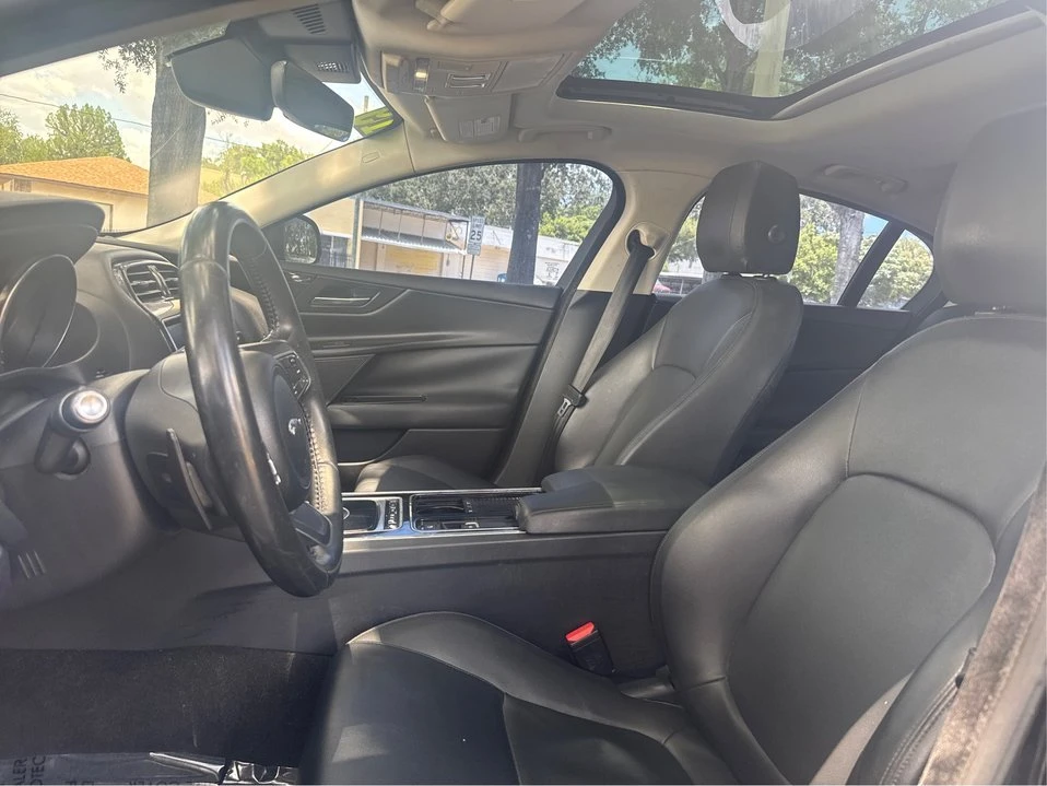 2019 Jaguar XE - Image 8 of 19